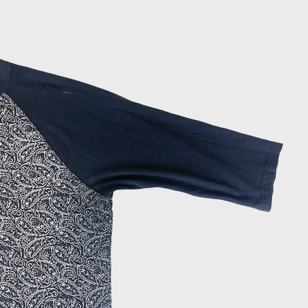 American Rag Cie Paisley Design 3/4 Sleeve T-shirt - Picture 6 of 7